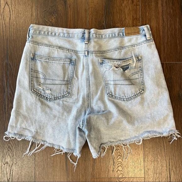 American eagle distressed mom shorts SZ 12 - Picture 2 of 4